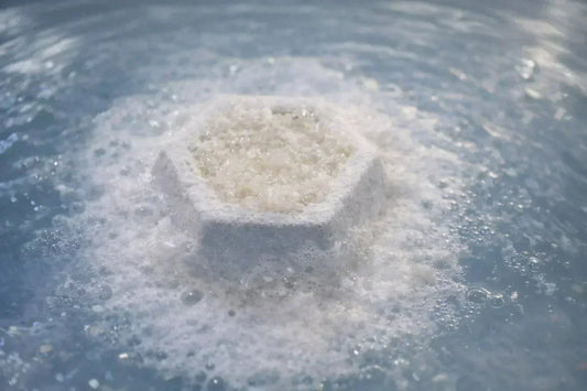 Dissolving bath bomb in water